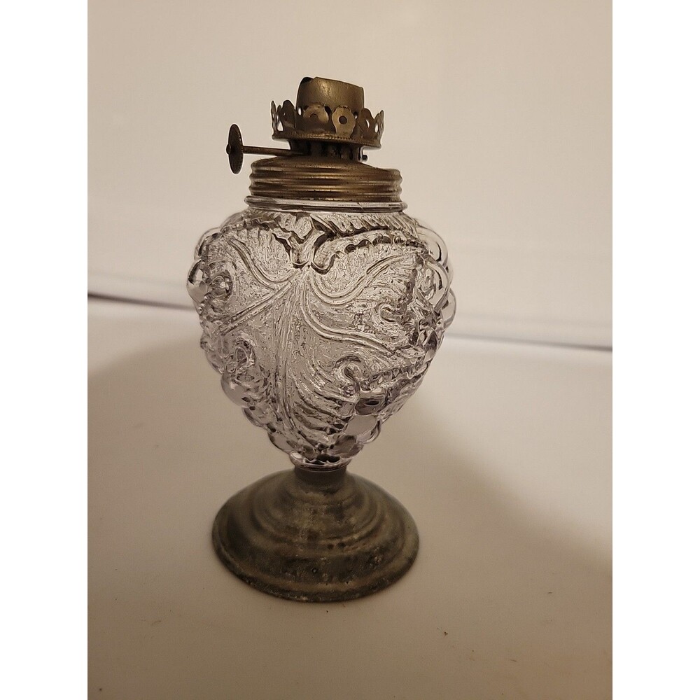 Antique P&A Manufacturing Co Oil Lamp Lantern With Grapes Pedestal ACORN 6.5 in